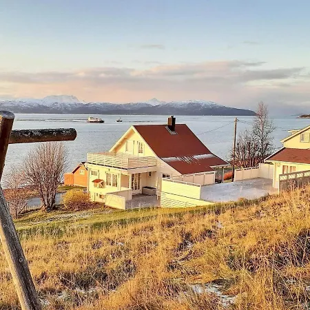 Holiday Home Finnsnes Holiday home